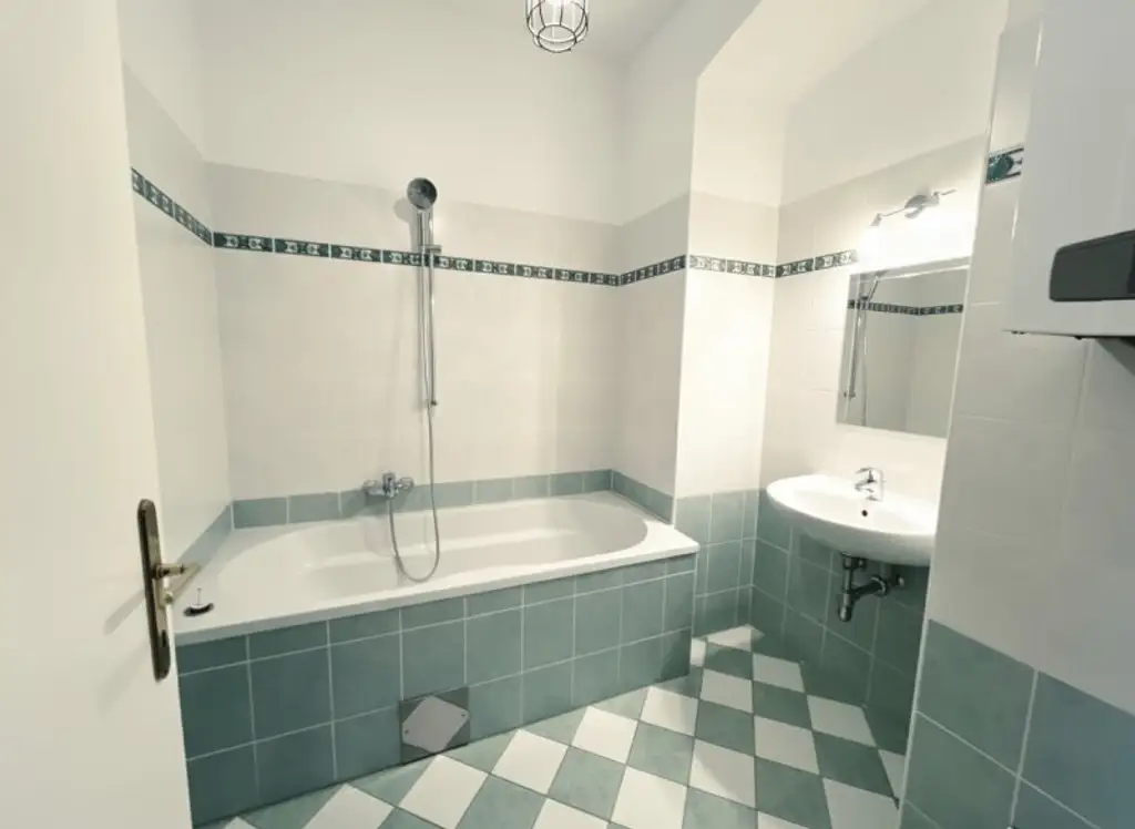 Seltene Gelegenheit! Sonniges 3-Zimmer Altbaujuwel im 16. Bezirk!