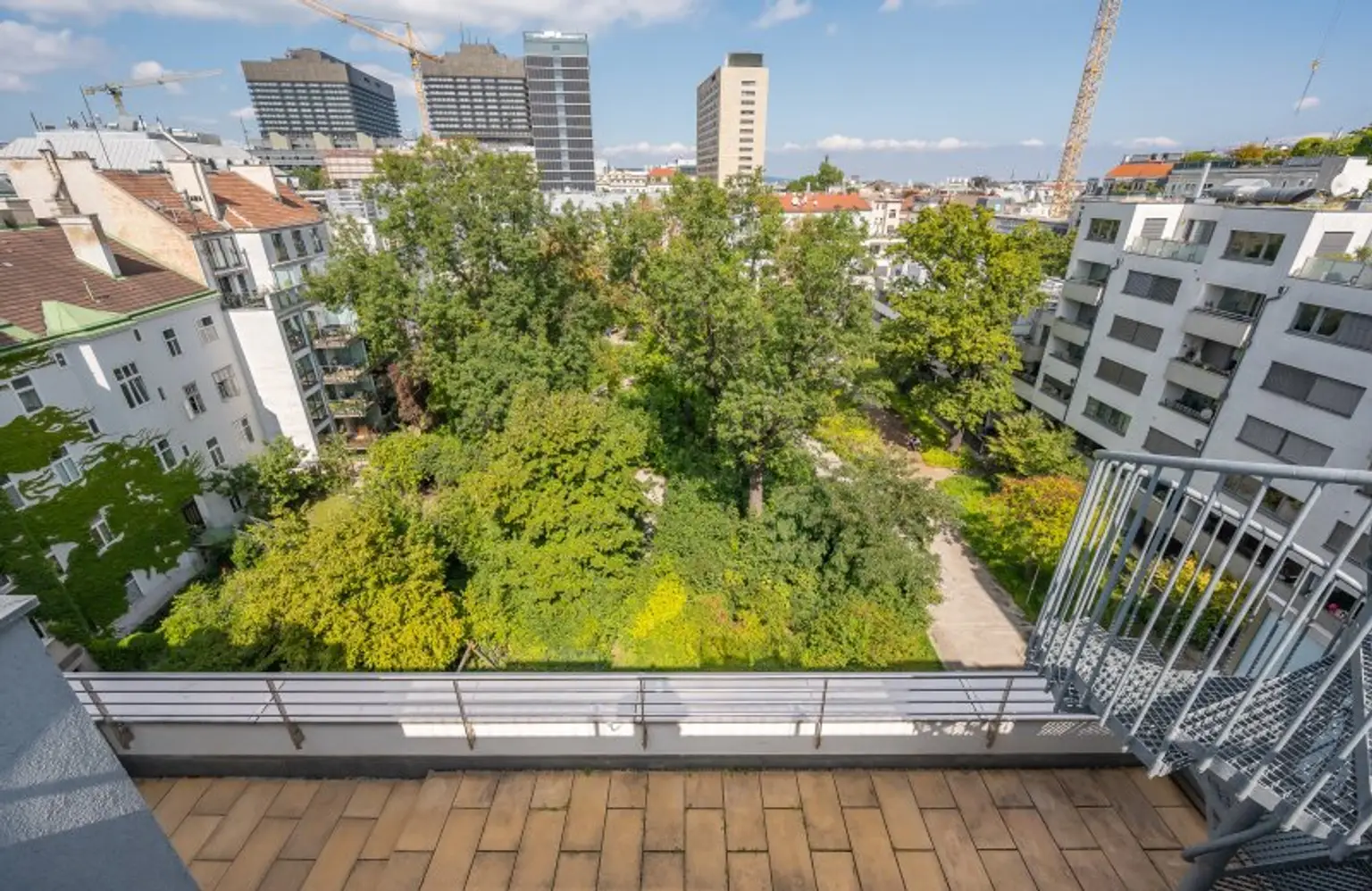 ++NEU++ Fantastisch aufgeteilte 4 Zimmer DG-Wohnung in absoluter Bestlage des 09. Bezirks - Viktor Frankl Park / Mariannengasse. +++ Dachterrasse! ++++