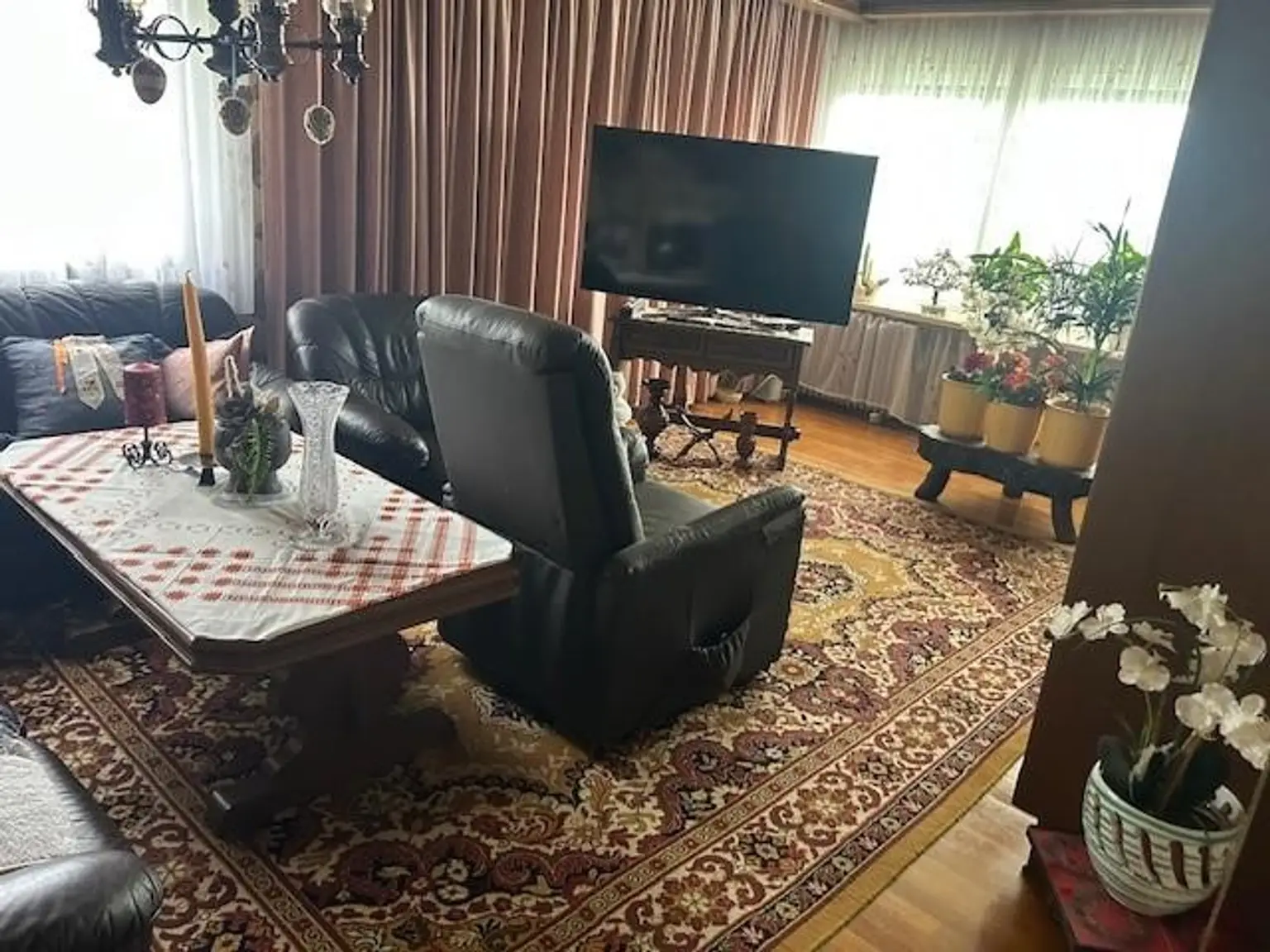 2 bis 3 Familienhaus mit Vollkeller,    mit  4 Garagen, Brunnen und Werkstatt  - sehr viel Wohnraum- 4 Bäder