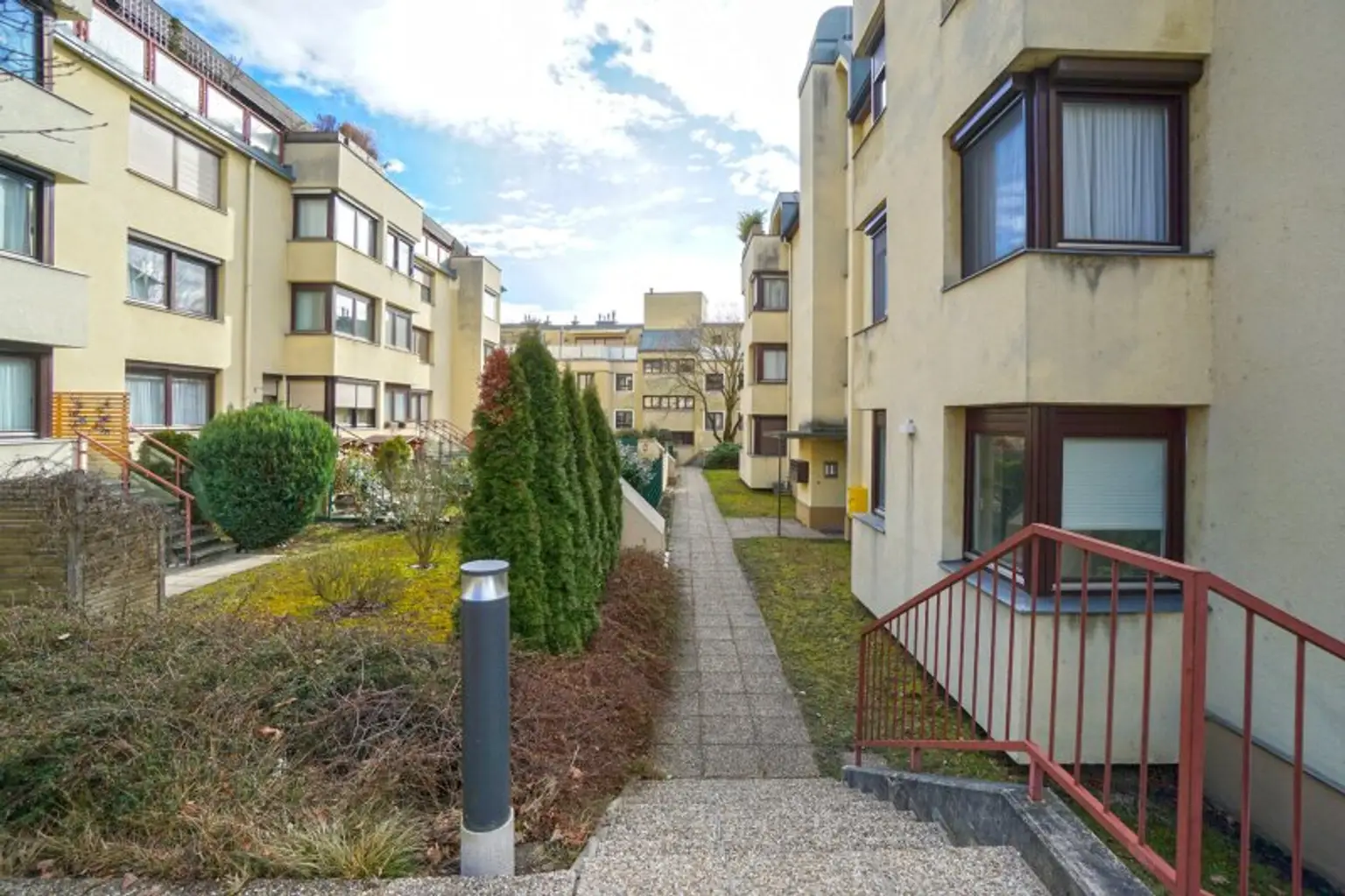 Zugang Rosentalgasse durch Hausanlage