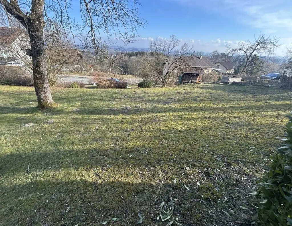 Baugrund ohne Bauzwang mit Gartenhaus zu kaufen