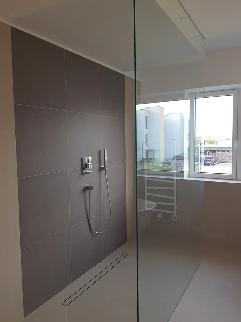 PERFEKTES, MODERNES, NEUES TRAUMHAUS IM ERSTBEZUG AM FELSER SEE