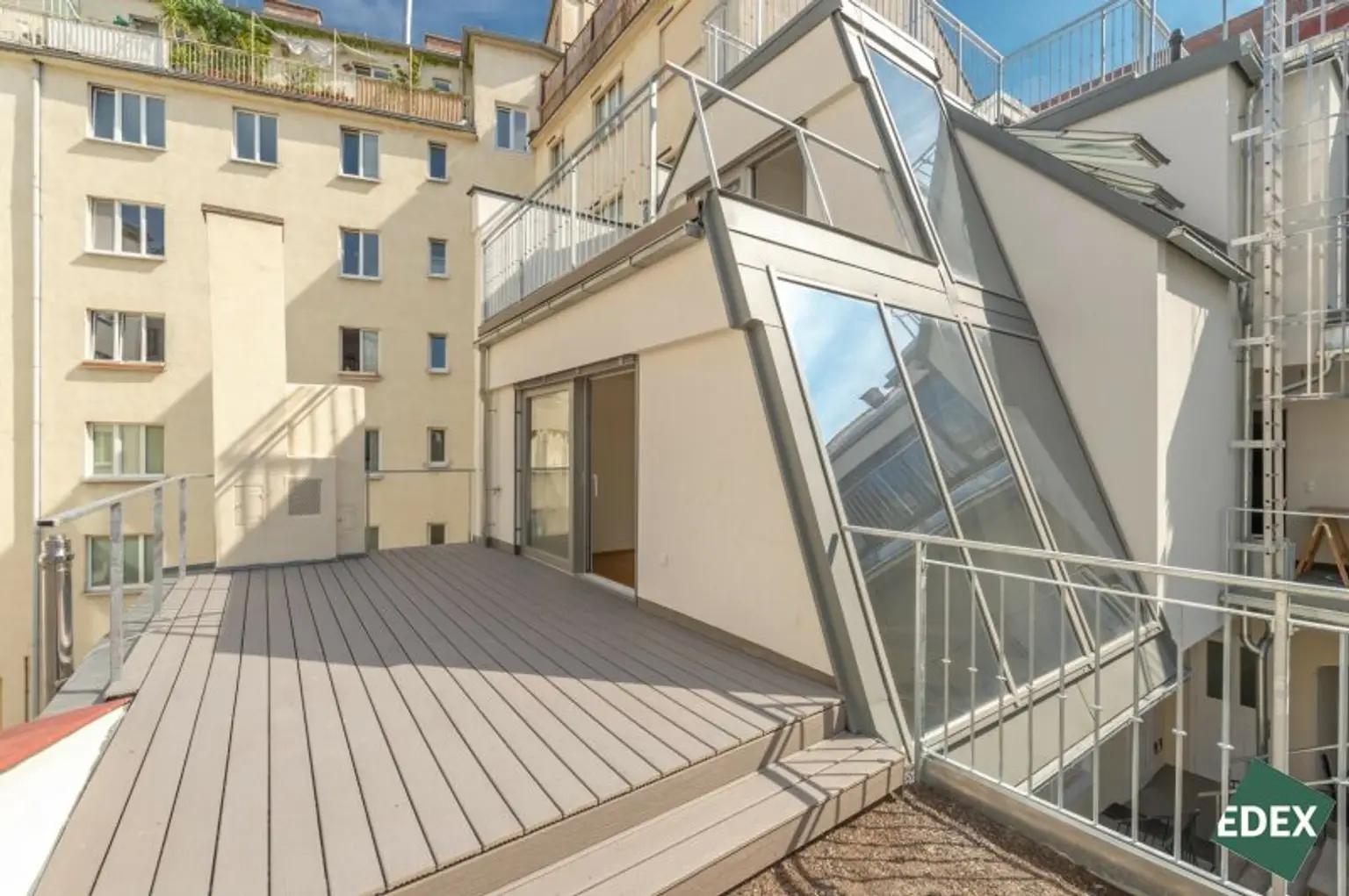 Klimatisierte 3-Zimmer-Maisonette mit Terrasse