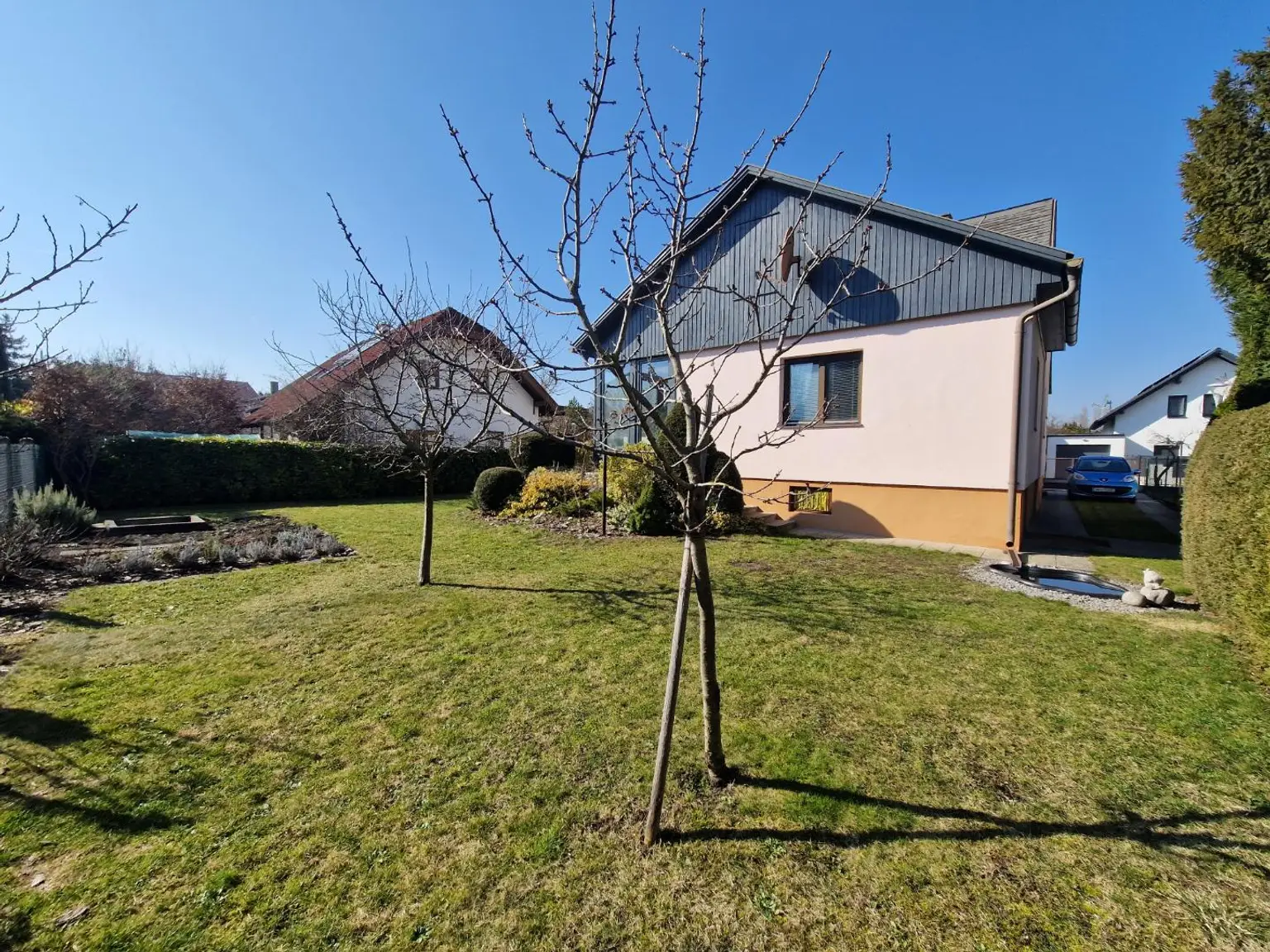 Hausansicht vom Garten