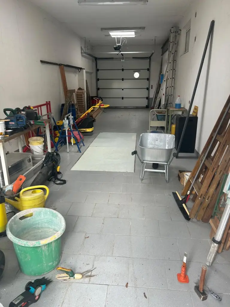 2 Familienhaus mit Pool und Outdoorküche/Poolhaus - Garage für 3 Autos -SOFORT VERFÜGBAR-DACHBODEN AUSBAUBAR