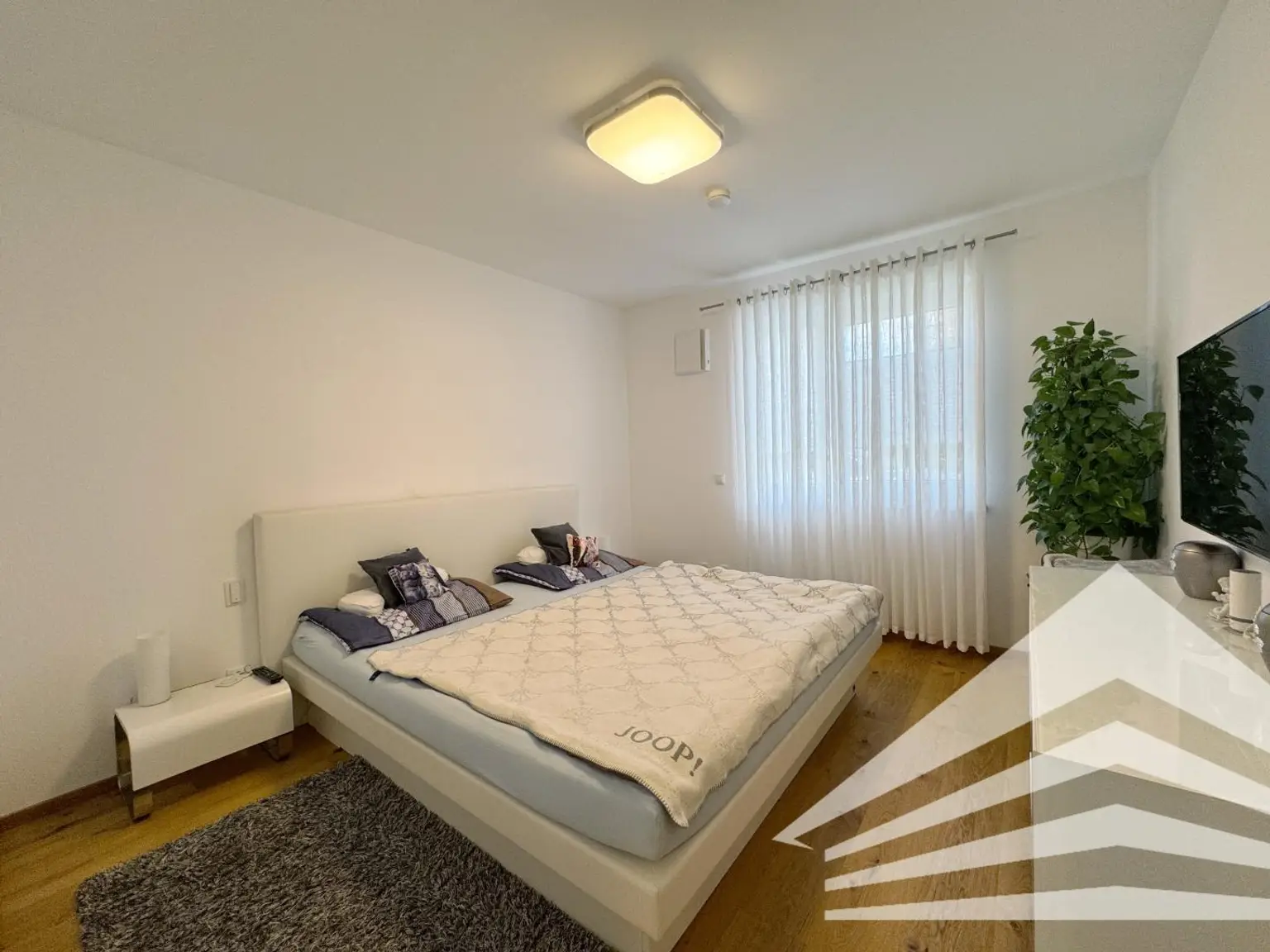 Exklusive 3 Zimmerwohnung mit traumhaftem Privatgarten im Zentrum von Pasching