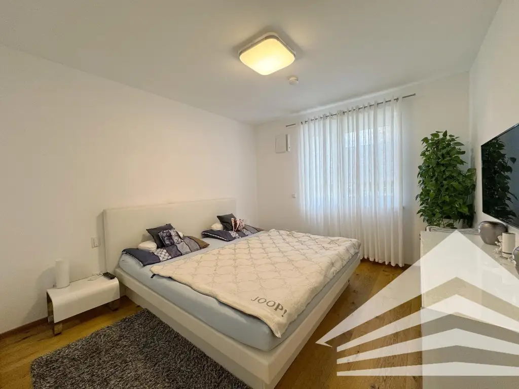 Exklusive 3 Zimmerwohnung mit traumhaftem Privatgarten im Zentrum von Pasching