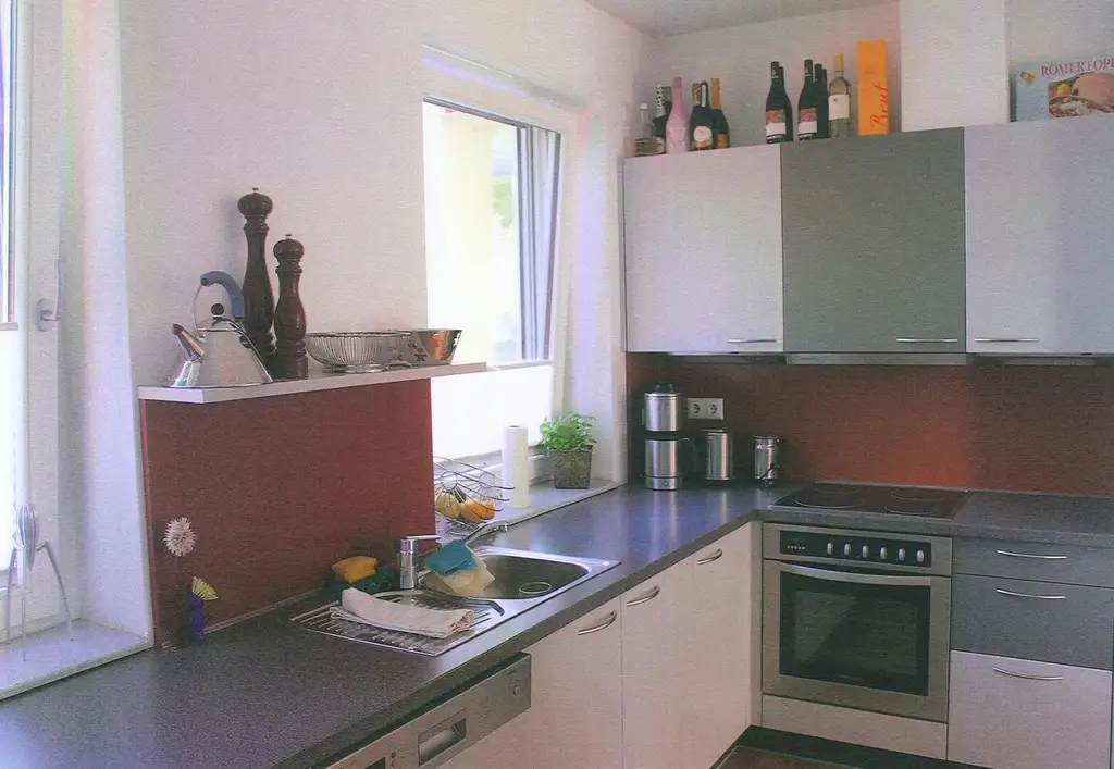 ab 1.1.2026 - Top Lage Mariagrün: 4 Zimmer, Küche, große Terrasse, ruhe Lage, ein Tiefgaragenplatz kann optional angemietet werden.