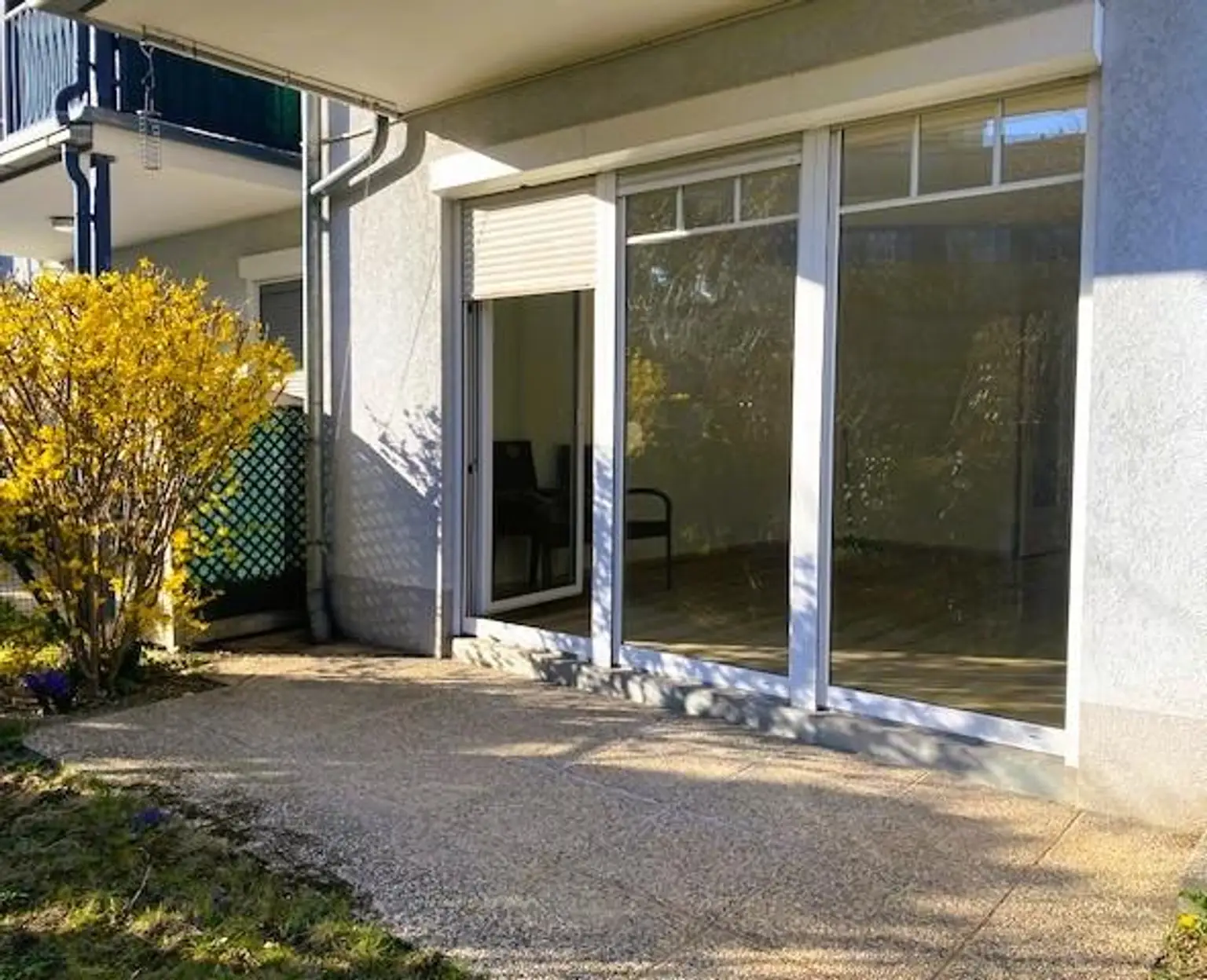 Grüne Oase in Kliniknähe – Erdgeschosswohnung wie neu, mit Carport & Garten!
