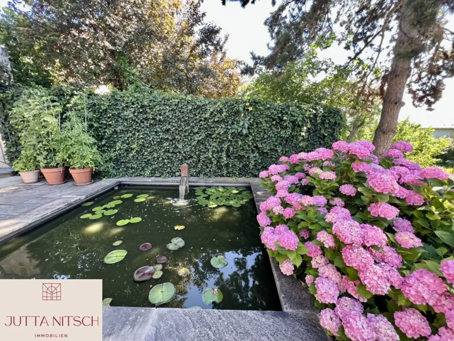 Exquisites Terrassenhaus in Eisenstadt, teilbares Grundstück – Ihr neues Zuhause mit Traumgarten, Naturpool und Weitblick!