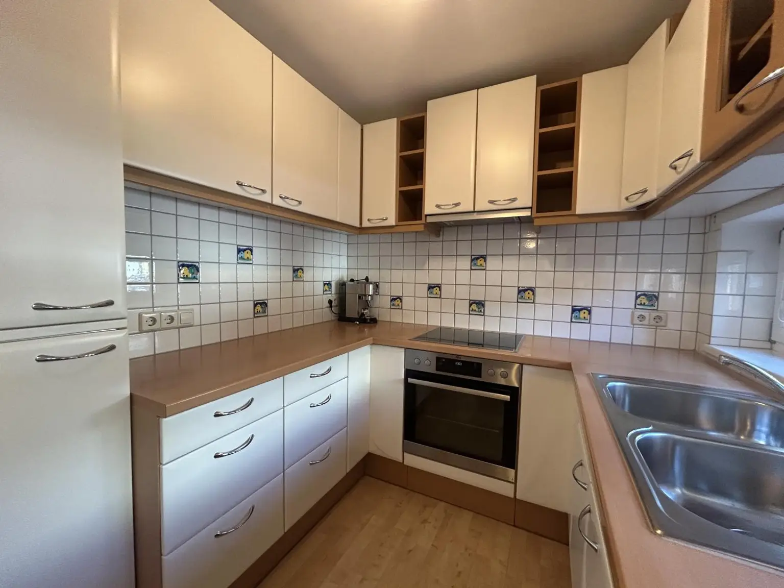 Küche und Esszimmer (1)