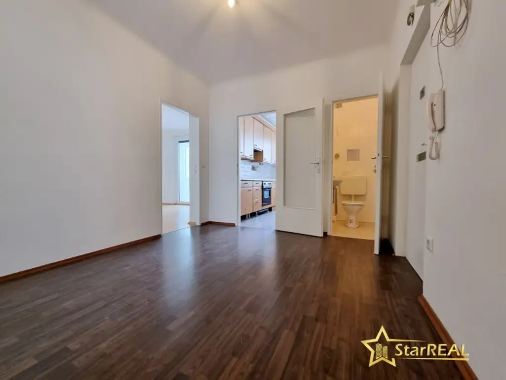 FERNWÄRME-HEIZUNG! ÄUSSERST GEPFLEGTE 3 ZIMMER-WOHNUNG IM 2. LIFTSTOCK. ZENTRALE, RUHIGE LAGE.