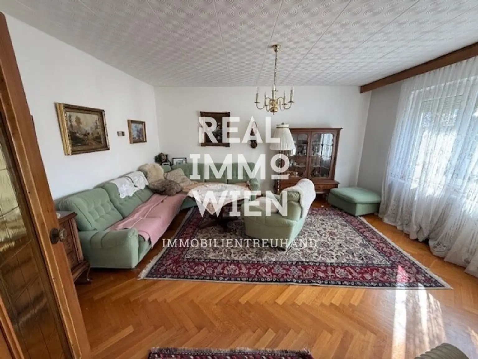 Perfekt gelegenes EFH in Villach: ca.160 m² Wfl, Garten, Balkon & Stadtblick! 370.000 €