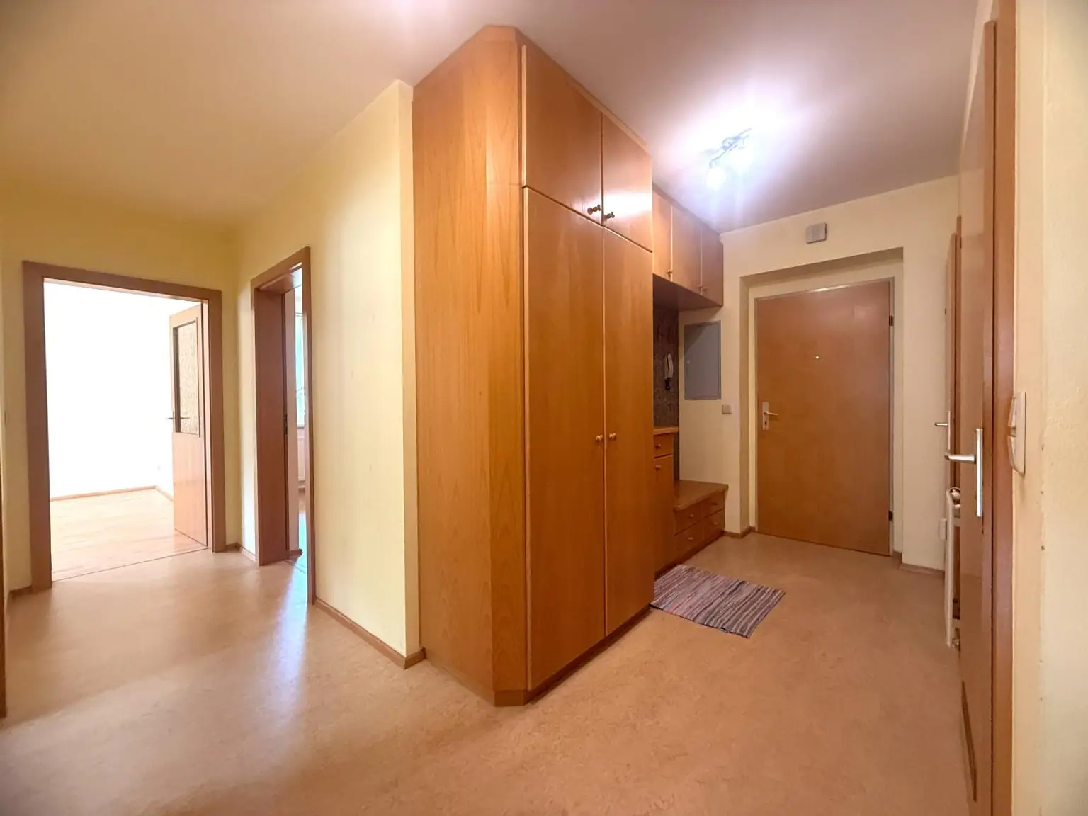 *** Moderne 77m² 3-Zimmer-Wohnung mit Terrasse & Carport – Wohnen im Herzen von Stanz!***