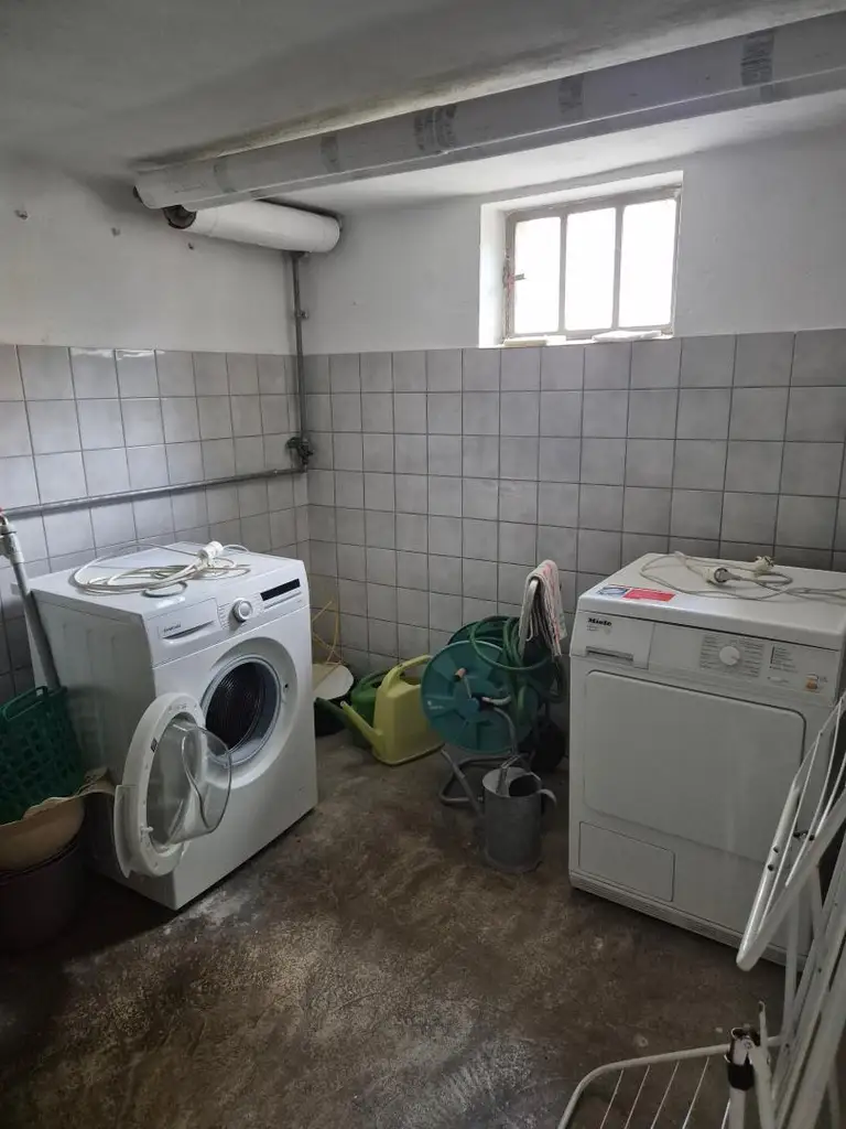 Renovierungsbedürftiges Mittelreihenhaus