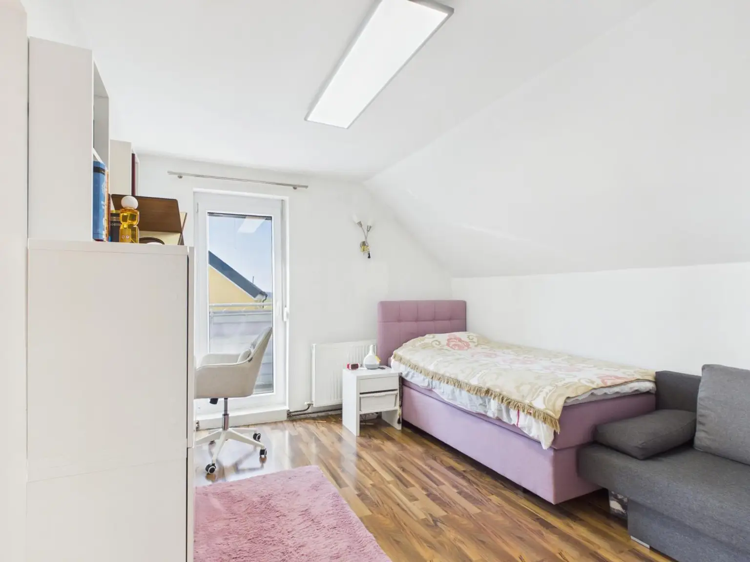 Schlafzimmer 1 mit Balkon OG