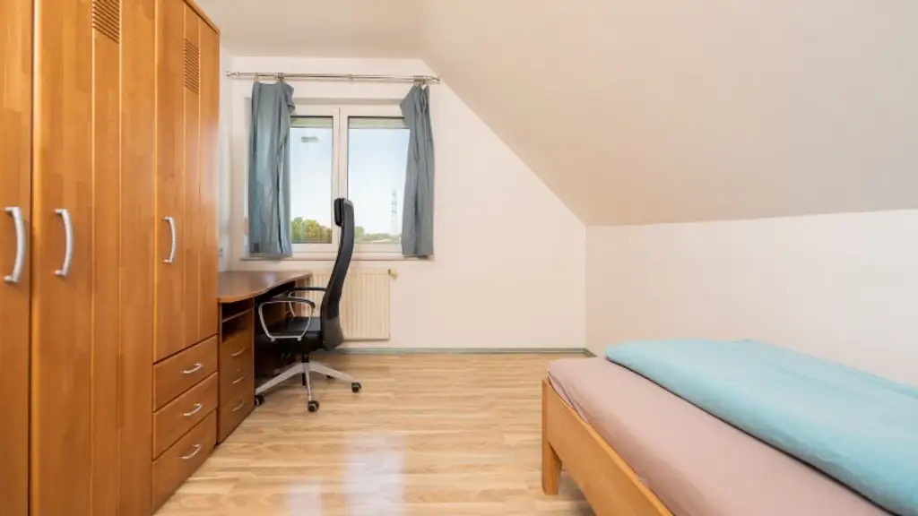 Kapitalanlage mit Potential – 2 Häuser auf Eckgrundstück mit rund 938 m² Grundstücksfläche!
