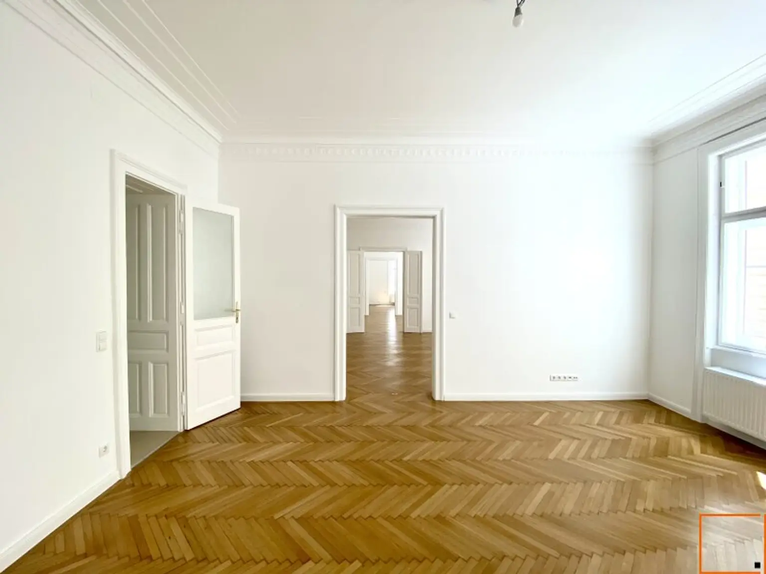 Museumsquartier: Erstbezug: Elegante 5,5 Zimmer-Altbauwohnung mit Balkon