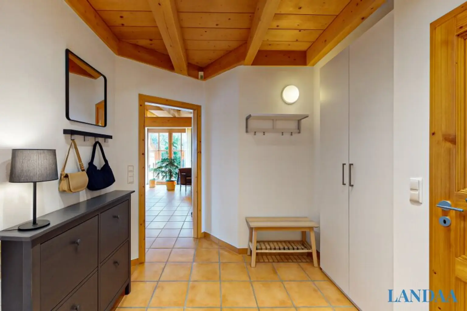 Grünes Glück – Modernes Wohnen im Holzdesign