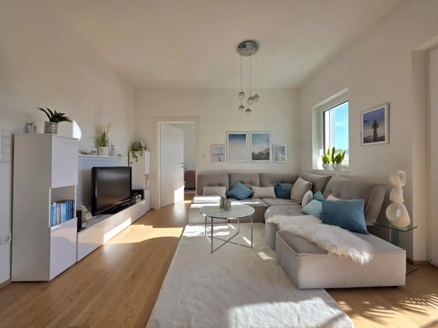 Neuwertige Jungfamilienwohnung mit sonnigem Balkon!