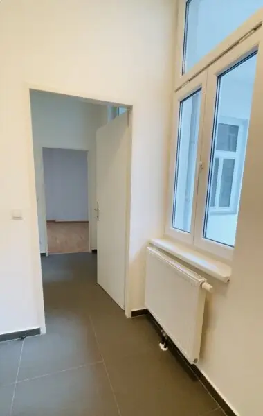 Große 1-Zimmer-Wohnung mit 58 m2, 1. Stock mit Lift! Zentrale Lage!