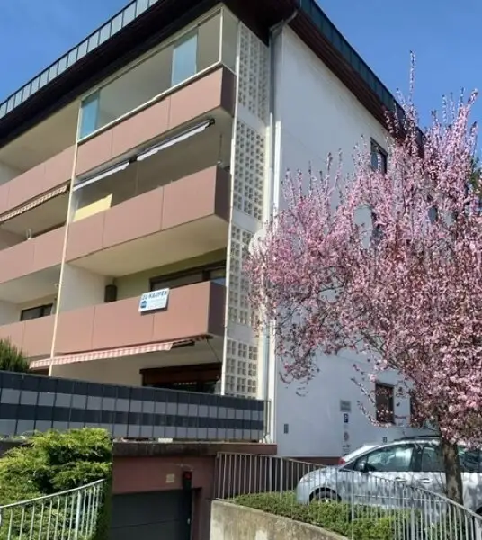 Günstig - Helles Büro oder auch Eigentumswohnung in Zentraler Lage!