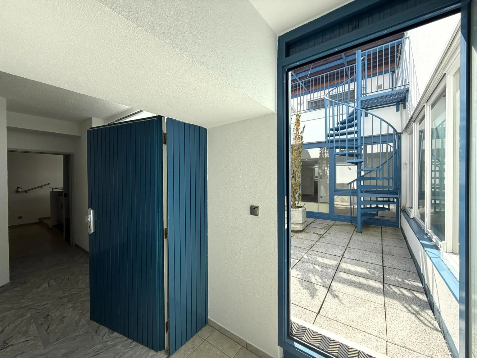 Ansprechendes Atelier, Loft, Dachterrasse inkl. PP im Neunzehnten // Attractive Studio, loft, roof terrace incl. parking in the nineteenth //