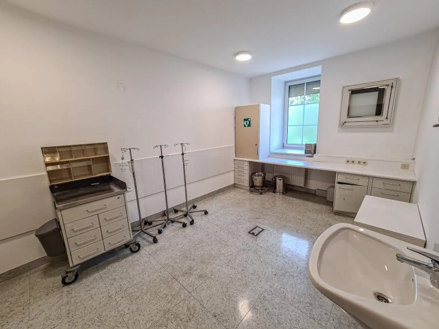 *** BARRIEREFREI *** Praxis am Josefsplatz - 5 Behandlungszimmer auf 170m²