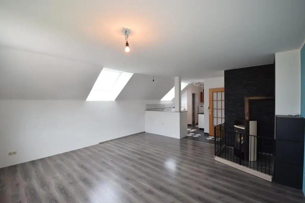 Platzwunder: Wohnung mit Eigengarten, 2 Parkplätzen, Keller & Dachboden