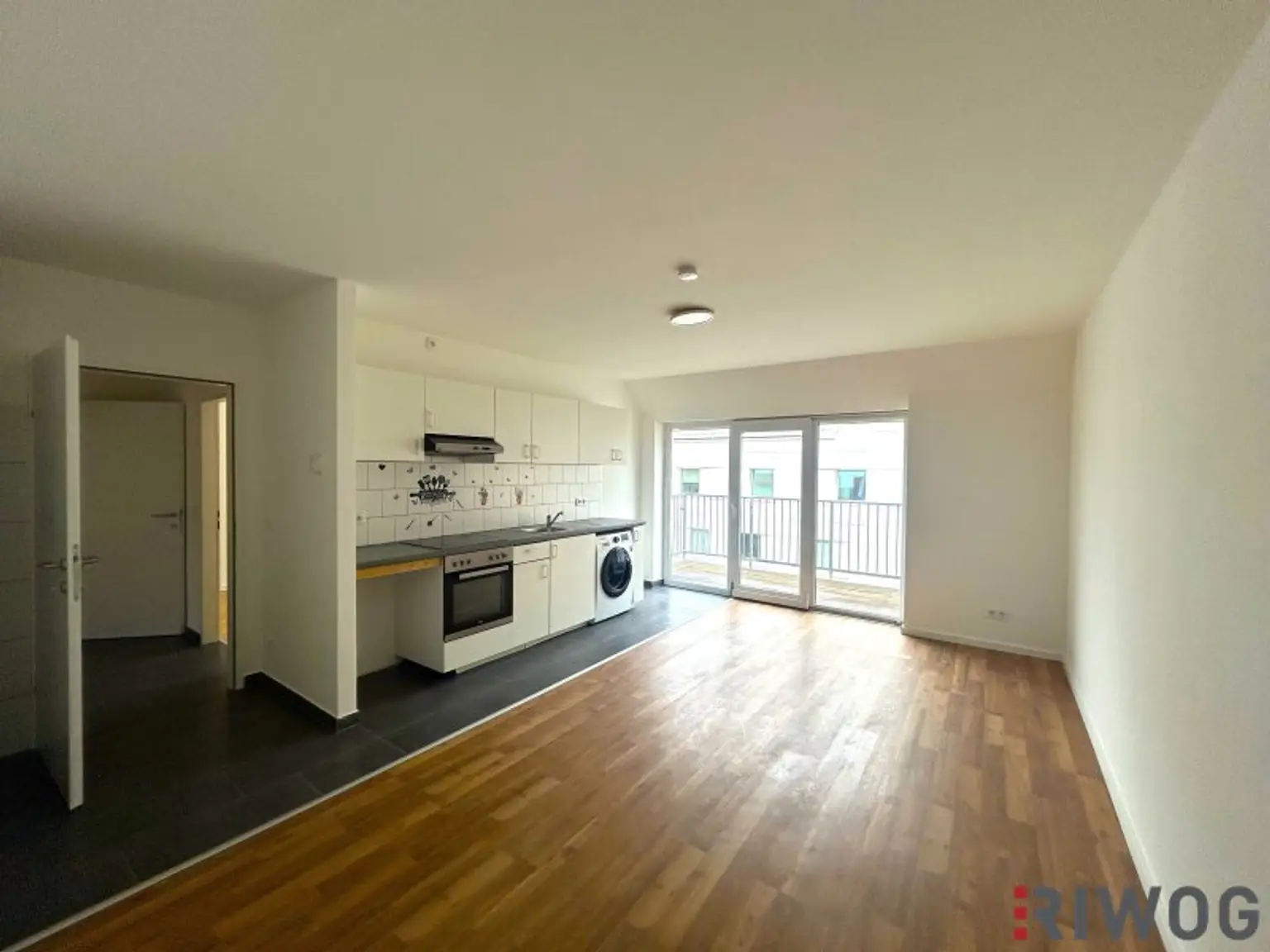 Balkonwohnung im Dachgeschoss - 3 Zimmer mit Wohnküche - Nähe Quellenstraße und Matzleinsdorfer Platz