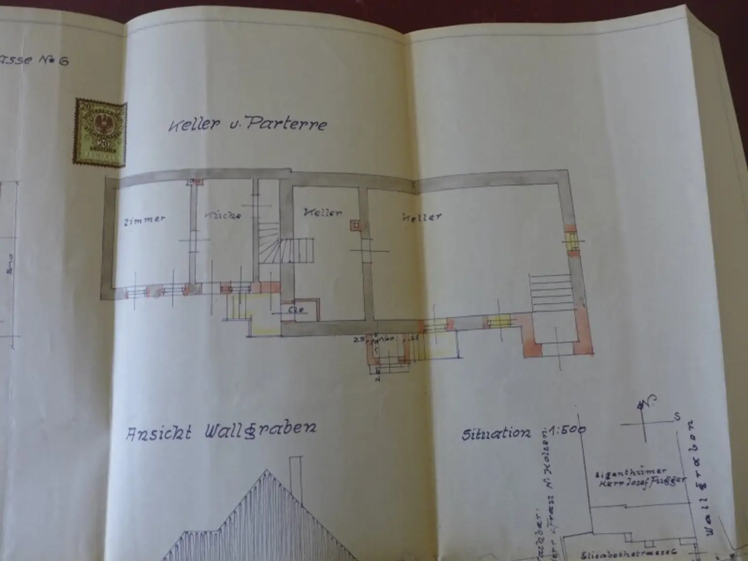 Historisches Gebäude mit großen Weinkeller mit Gewölbe im Zentrum von Perchtoldsdorf