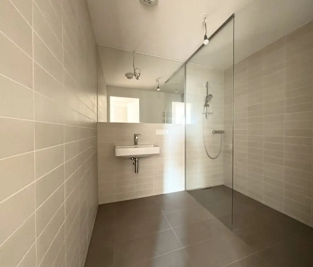 U-Bahn U1 Kagran I Stylische Wohnung mit exklusiver Ausstattung und Loggia I Rooftop Pool I Fitnessraum I Spa-Bereich