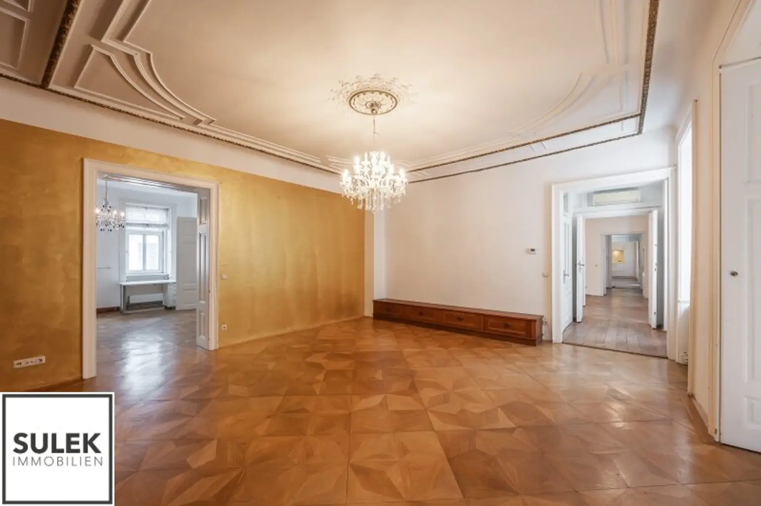 Rarität in der Wehrgasse: großzügige, sanierte Altbauwohnung mit Terrasse ab 01/26 unbefristet mieten!