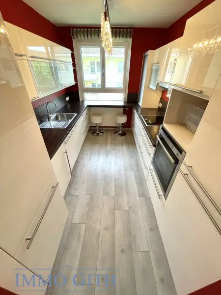 LICHTDURCHFLUTETE CA. 80 m² GROSSE 3-ZIMMER-WOHNUNG MIT BALKON IN GRÜNRUHELAGE VON POTTENSTEIN ZU KAUFEN!