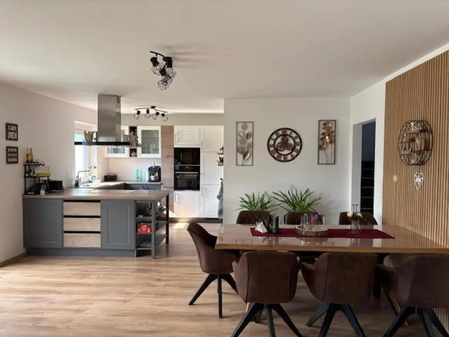 03 Küche mit Essplatz