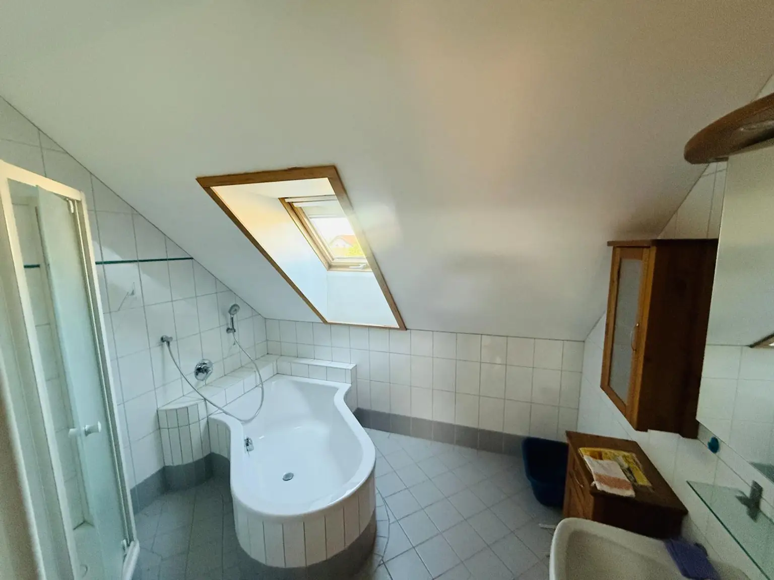 OG 1 Wohneinheit Bad mit Wanne & Dusche