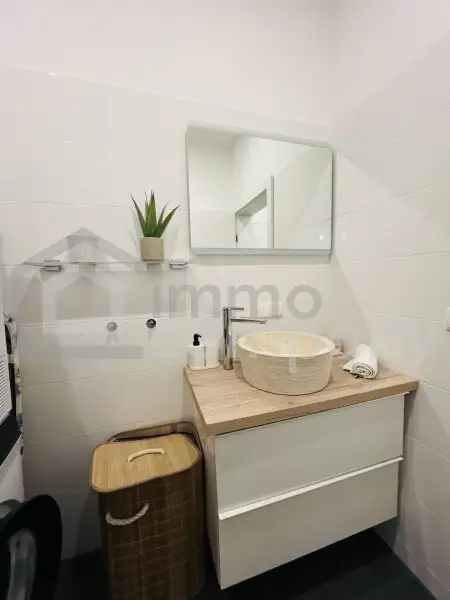 Perfekte Wohnung mit eigenem Garten und Terrasse! 15. Bezirk. U3 und U6!