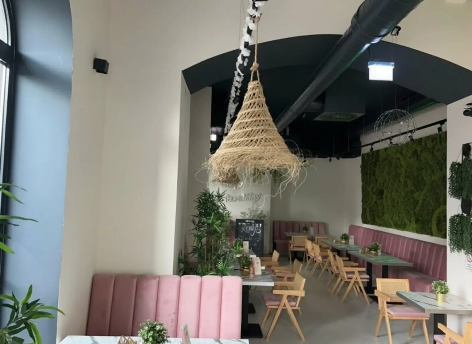 Voll ausgestattetes Gastroloka in Top-Lage beim AKH – sofort betriebsbereit!