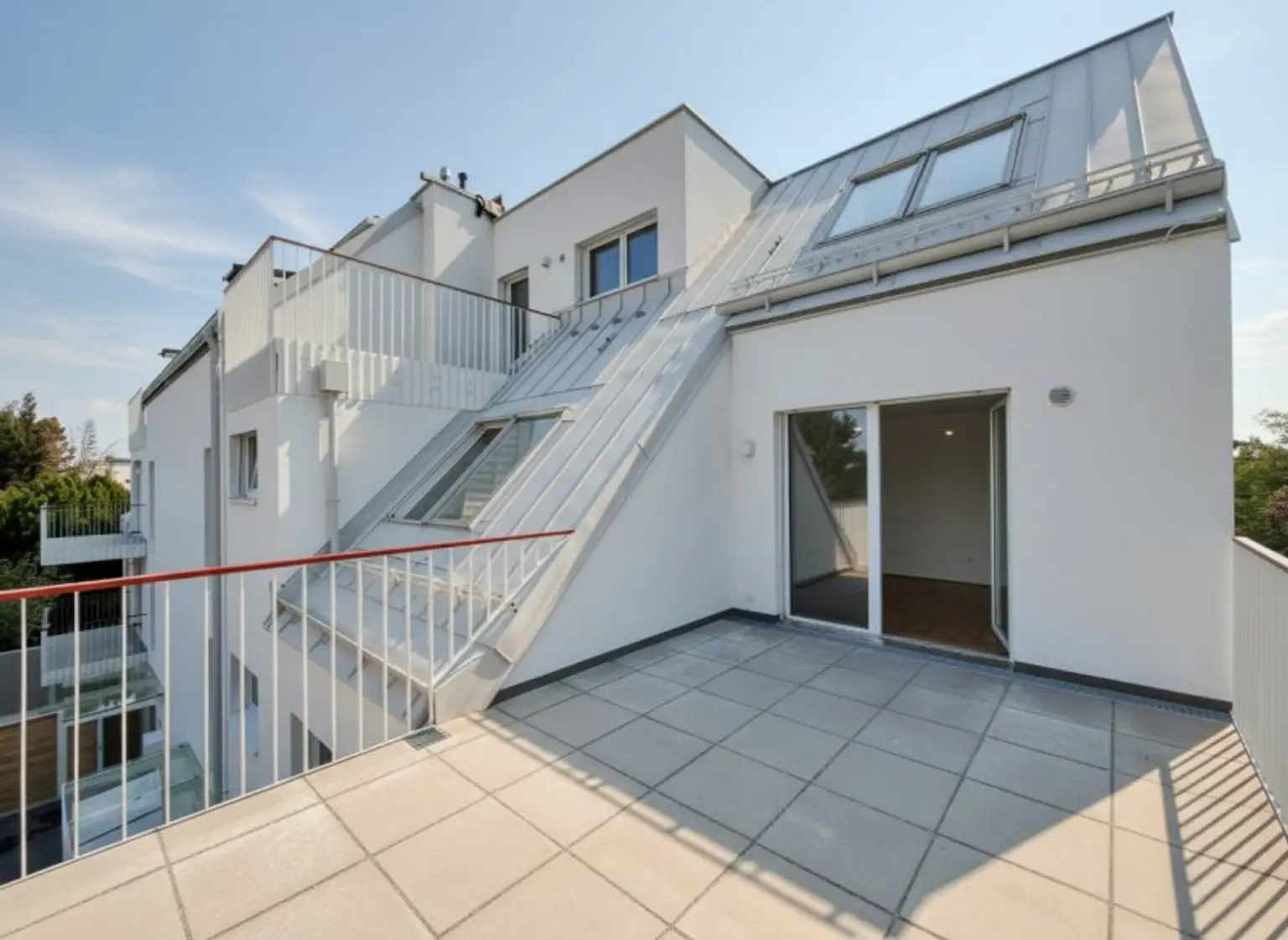 Stilvolle Ausstattung mit 16m² Außenfläche - RUHELAGE TRIFFT WOHNGENUSS – Stilvolle Ausstattung – Wohnen im Grünen