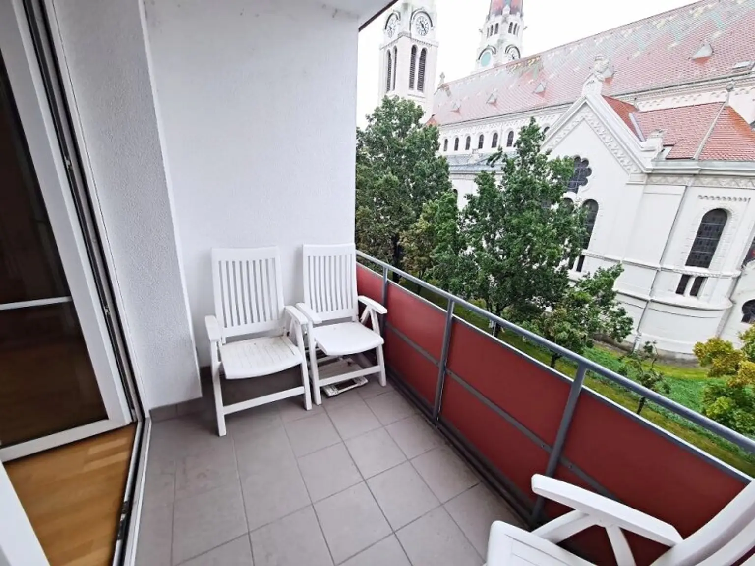 FAMILIENHIT, ENKPLATZ, gepflegte 113 m2 Neubau mit Loggia, 4 Zimmer, Küche, 2 Bäder, teilmöbliert, 3. Liftstock, U3-Nähe