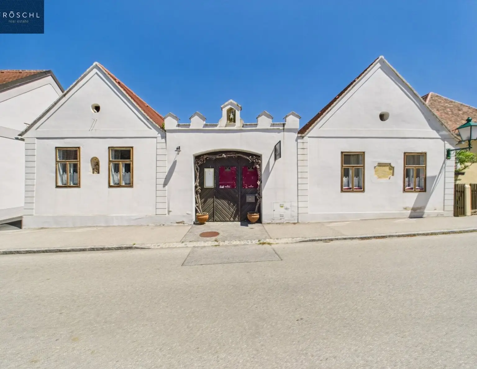 Denkmalgeschütztes Gasthaus 'Zum Goldenen Hirschen' - Einzigartiges Kulturdenkmal mit Gastronomietradition seit 1920