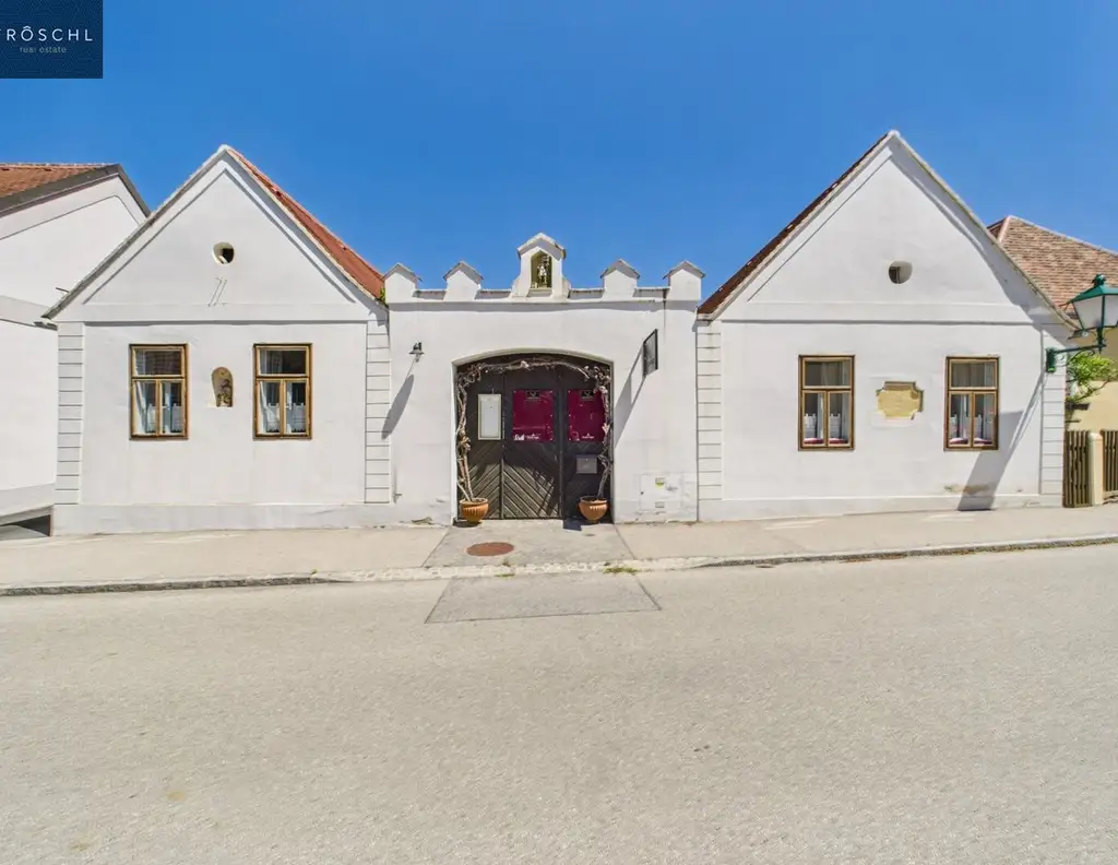 Denkmalgeschütztes Gasthaus 'Zum Goldenen Hirschen' - Einzigartiges Kulturdenkmal mit Gastronomietradition seit 1920