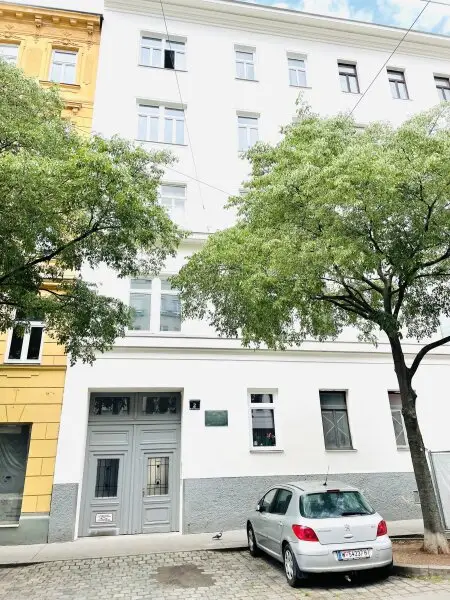 Stadt-Wohnung, 2-Zimmer, sanierungsbefürftig für 200.000 €