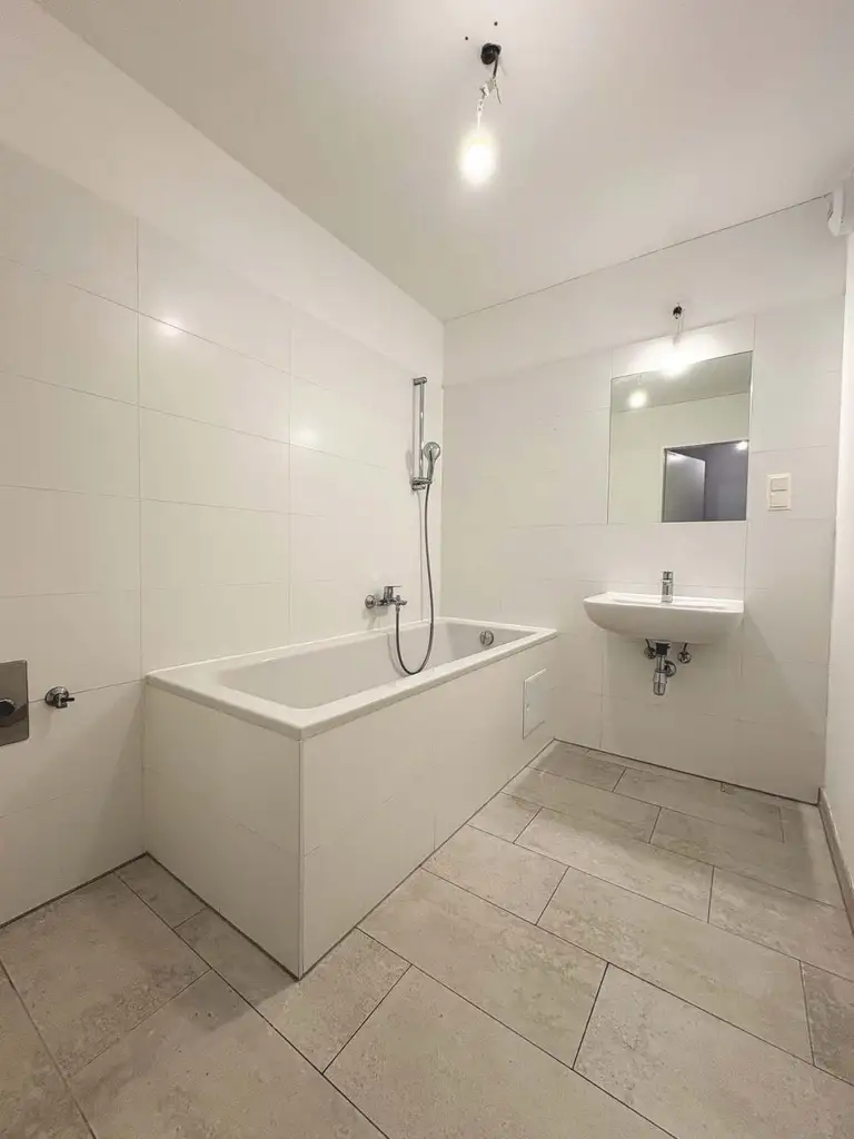 Q11 Leben in Simmering - Traumhafter Ausblick -
Loggiawohnung mit 3 Zimmern und Deckenkühlung!