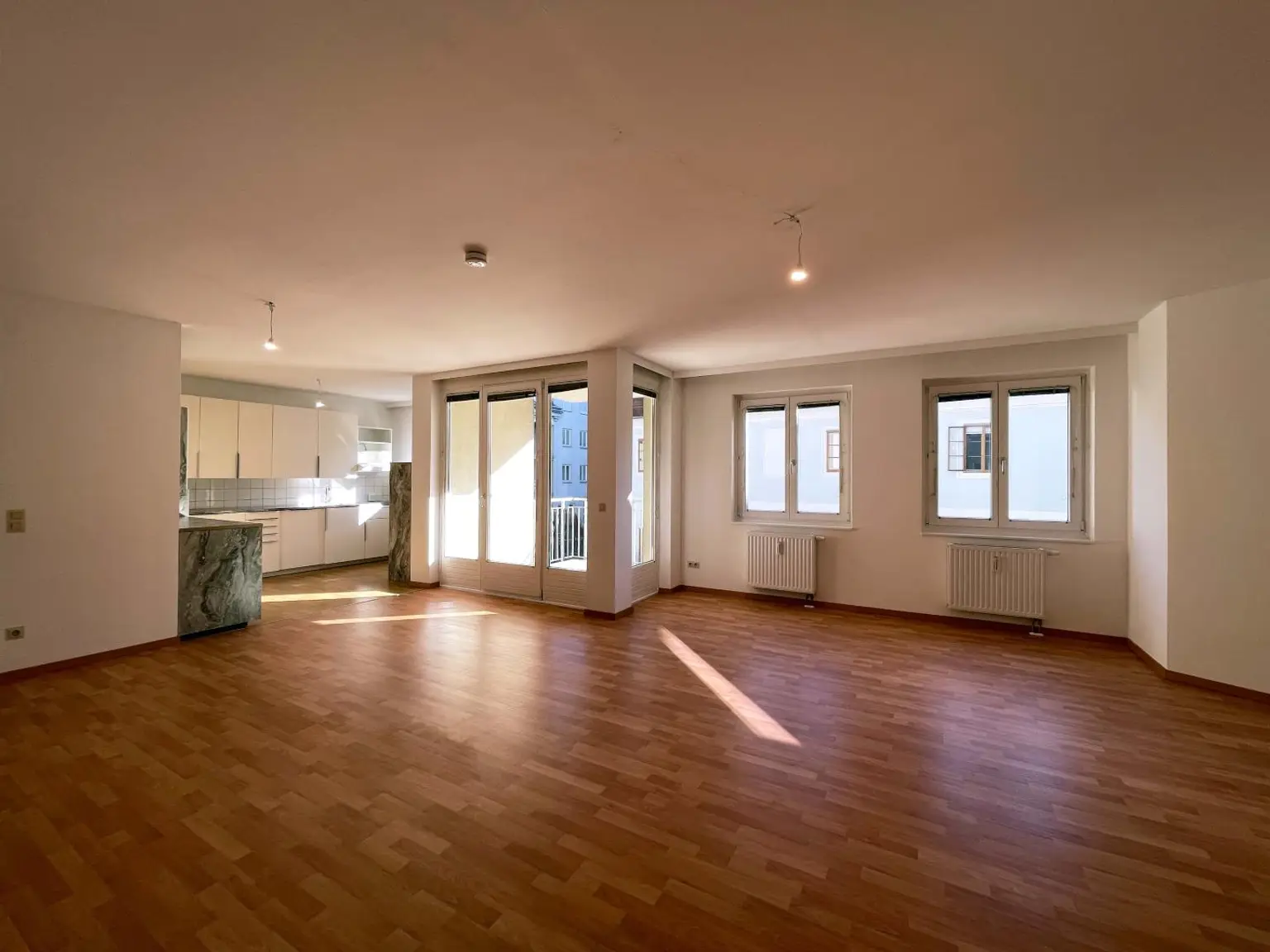 Lichtdurchflutete 3-Zimmer-Wohnung mit Balkon in zentraler Lage