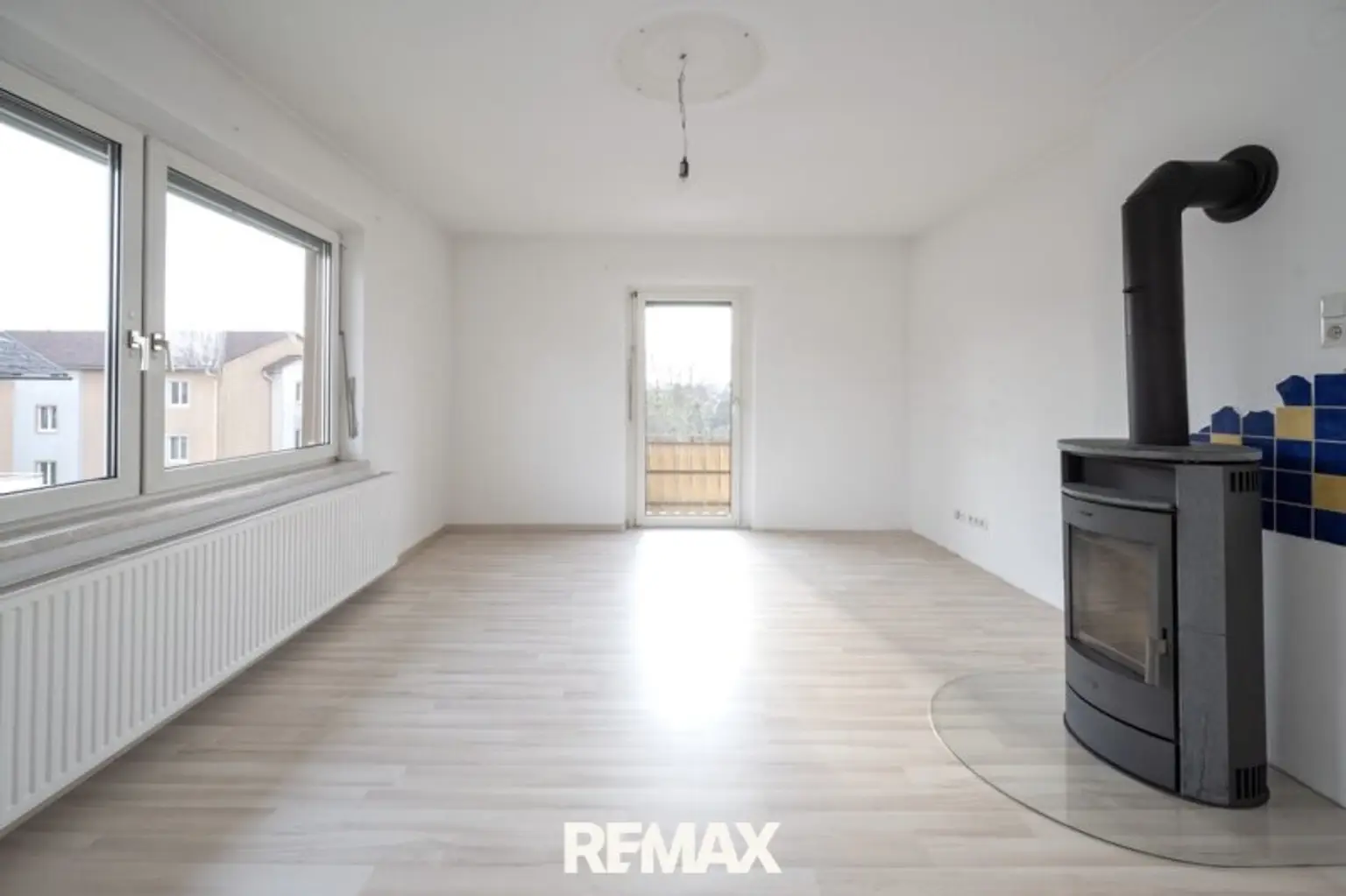 Voll unterkellertes Zweifamilienhaus mit Garten, Carport & Garage in sonniger Zentrumslage von Bad Hall!