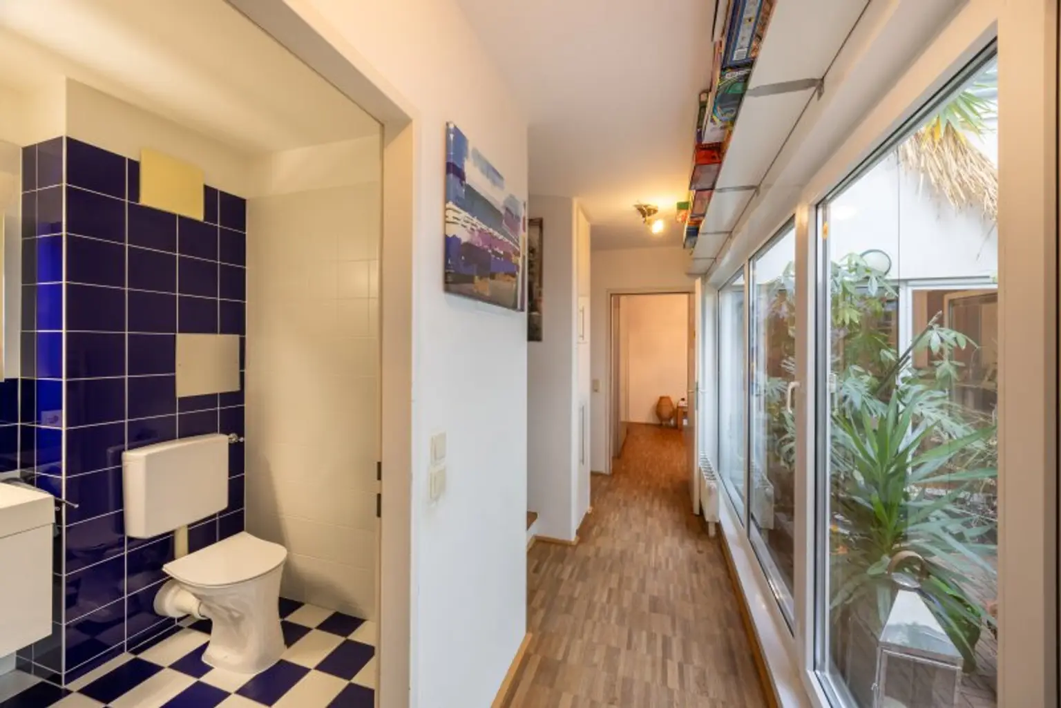 Flur und Atrium im 1.OG