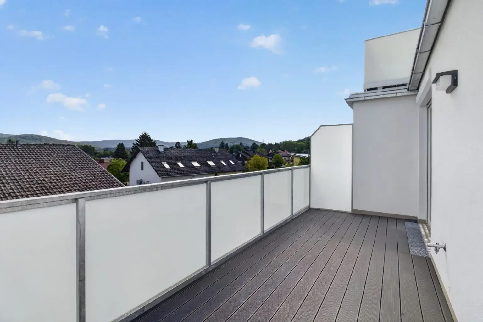 LL | THE GREEN 15 ++ EXKLUSIVE MAISONETTE mit AUSBLICK | Prima Service Immobilien