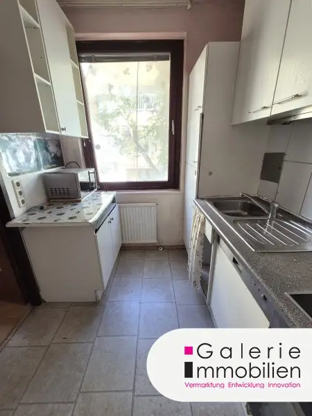 Sonnige und helle 3-Zimmer-Neubauwohnung mit Loggia inkl. Stellplatz - Sanierungsbedarf