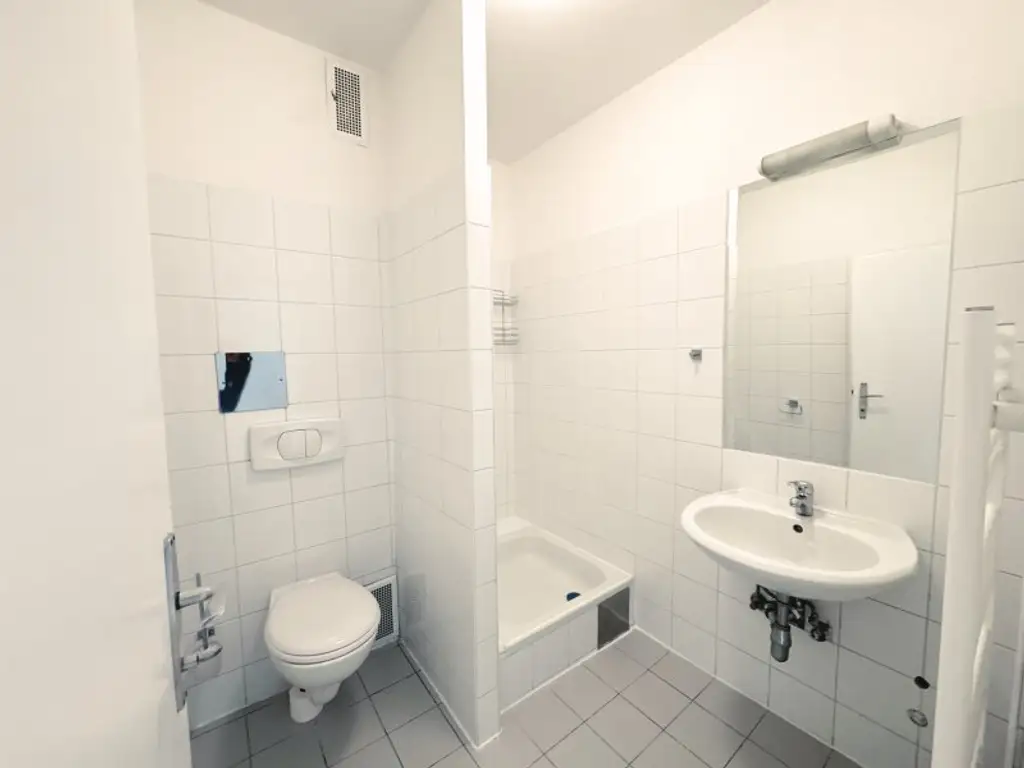NEU! Preisgünstige 1-Zimmerwohnung mit Loggia nahe Wien zu vermieten! Tiefgaragenstellplätze verfügbar!